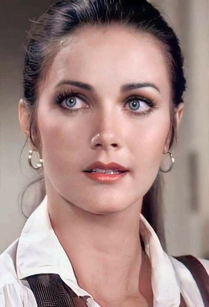 Lynda Carter bikini photos are inappropriate, even for adults ...